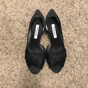 #NEW black #NinaNY evening pumps. Size 8
